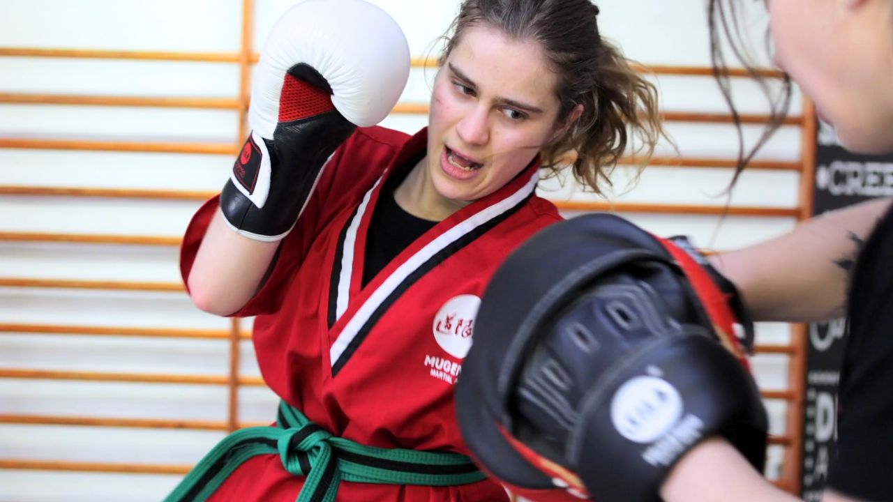 ¿Por qué cada vez más mujeres eligen el kickboxing como deporte?